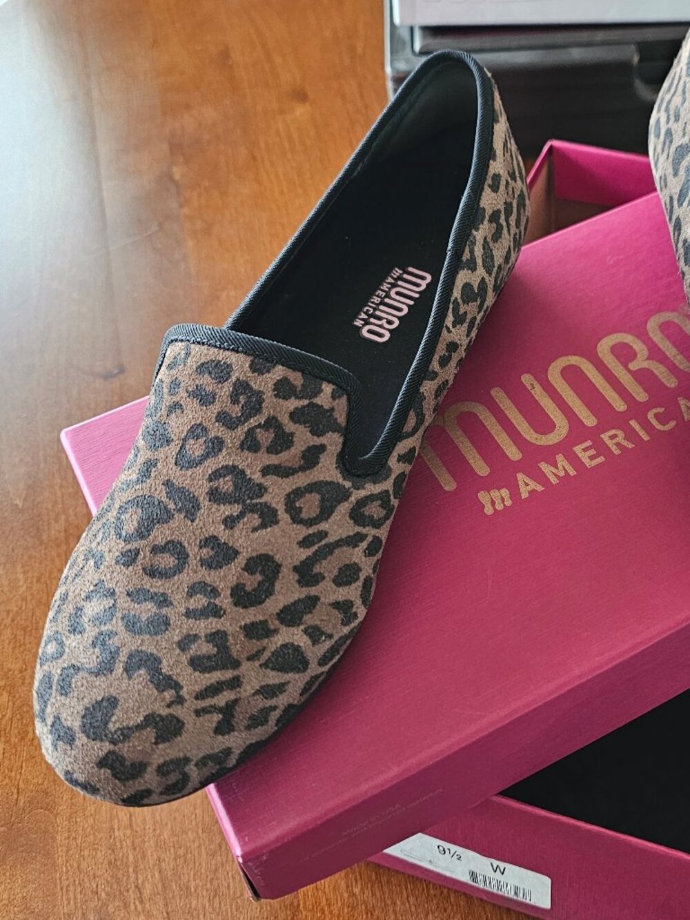 Munro Slip On Shoes Leopard Suede 9.5W